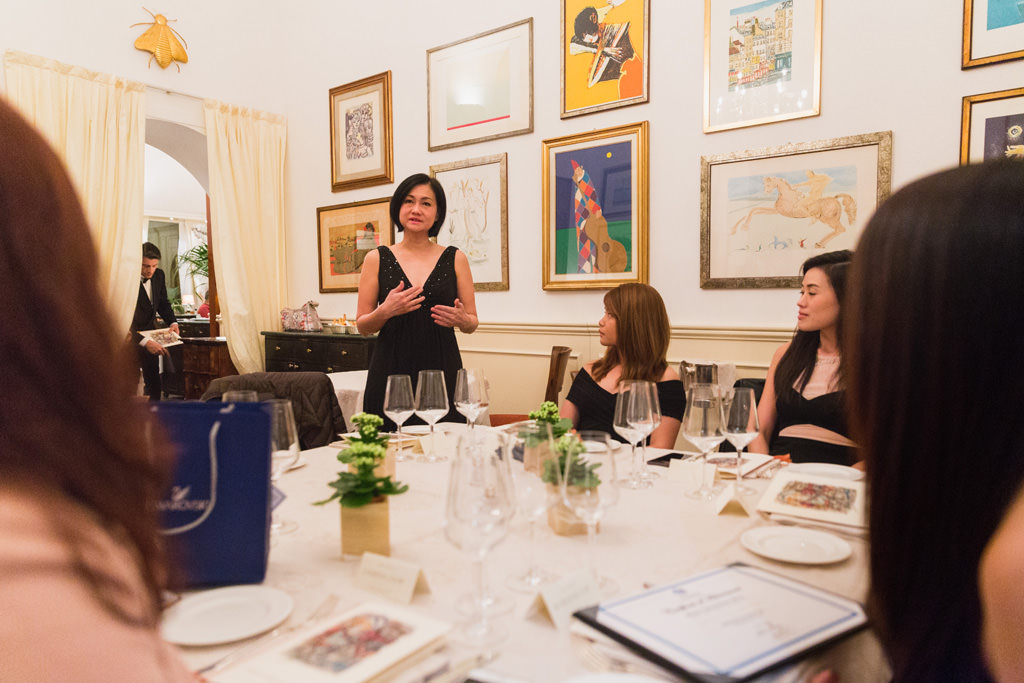 Fotografo Evento Aziendale Milano Eataly Boeucc Le invitate intrattengono la serata con alcuni discorsi in favore dell'azienda
