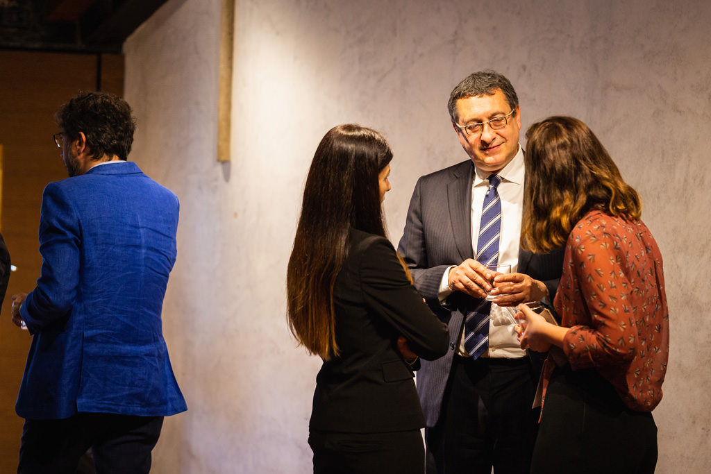 Fotografo Congresso Antitrust Treviso Casa Dei Carraresi I partecipanti del convegno si intrattengono per analizzare gli interventi dei relatori