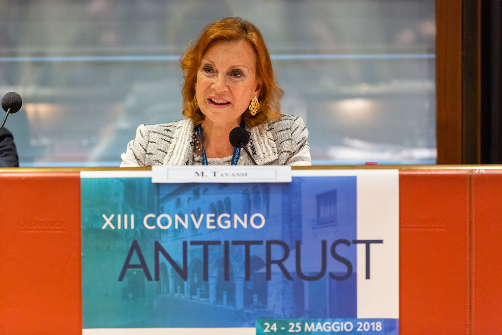 Fotografo Congresso Antitrust Treviso Casa Dei Carraresi Il relatore M. Tavassi espone la sua tesi durante il tredicesimo convegno dell'Antitrust