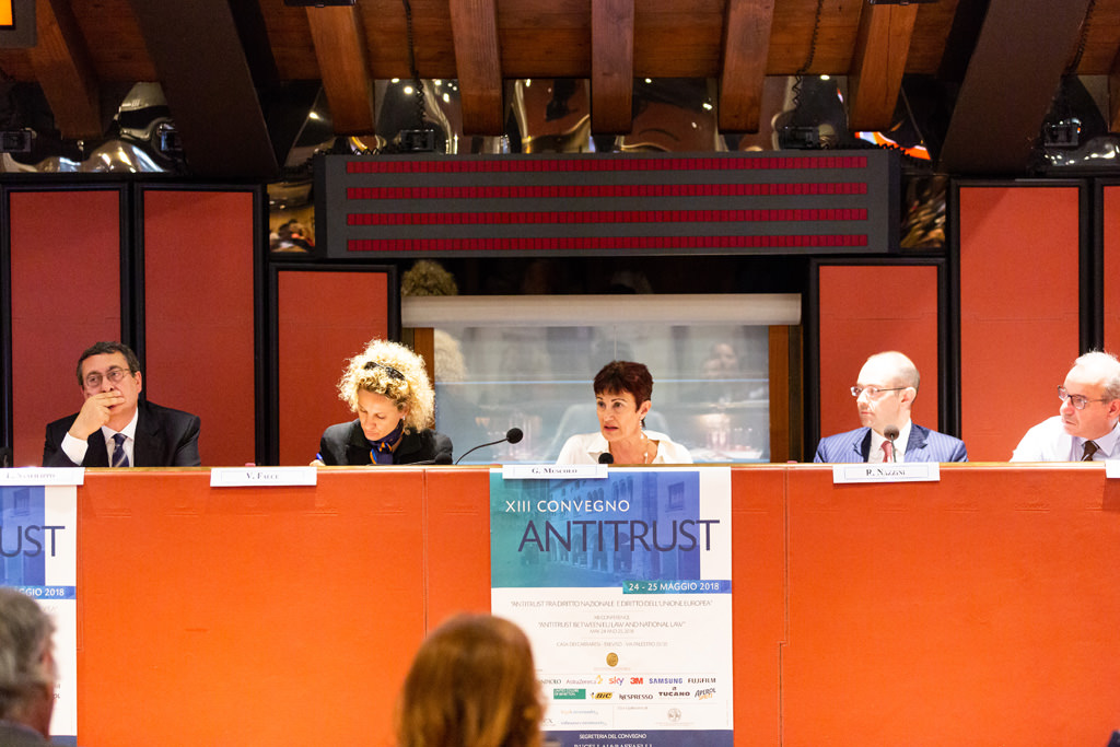 Fotografo Congresso Antitrust Treviso Casa Dei Carraresi I conferenzieri enunciano argomenti in merito al private antitrust enforcement