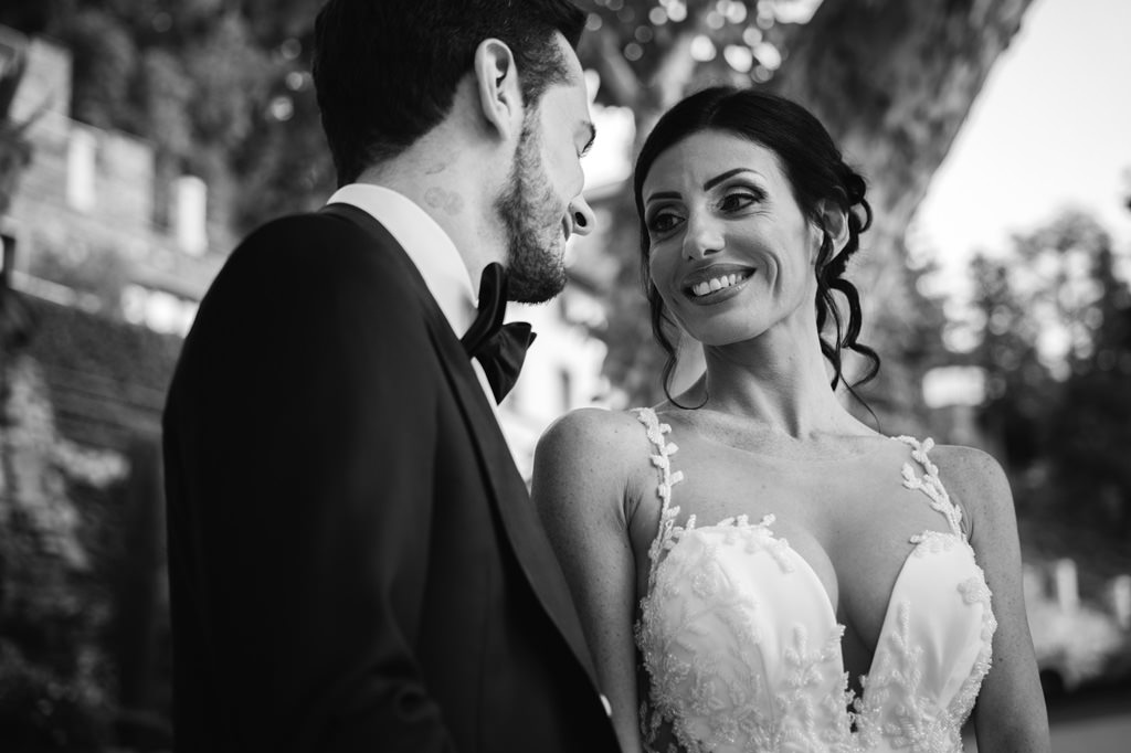 Best Destination Wedding Photographer Emotions Sposi che Sorridono Foto di Reportage