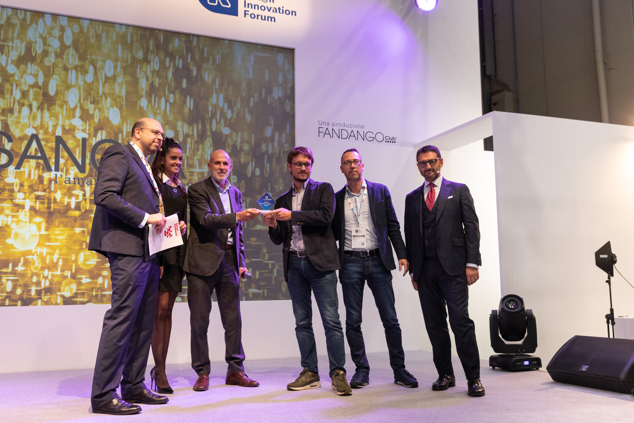 Fotografo Eventi Esclusivi Aziendali Fiera Milano Assofranchisin Ipresentatoridell'eventoconsegnanoipremiAssofranchisingaiconcorrenti
