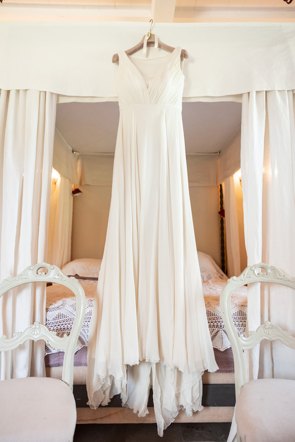 Destination Wedding Photographer Tuscany Italy L'abito della sposa