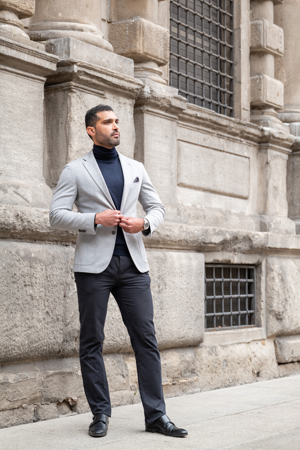 Fotografo-ritratto-esterna-Milano Un ritratto di un giovane elegante