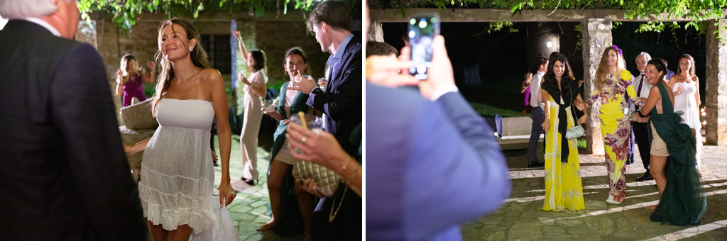 Destination Wedding Photographer Tuscany Italy Degli invitati che ballano