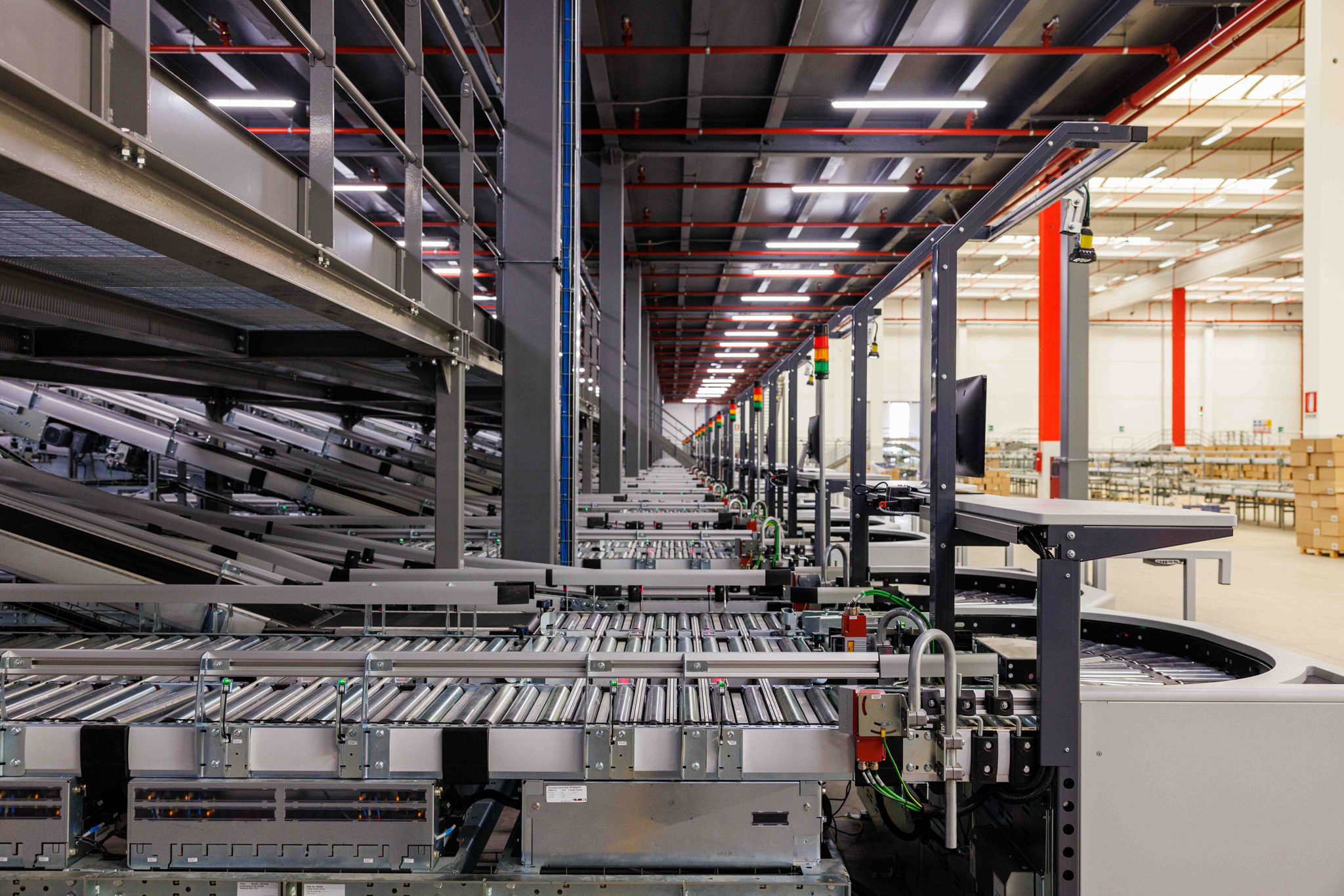 Fotografo Architettura Stradella Fotografia di architettura per magazzino Emmelibri