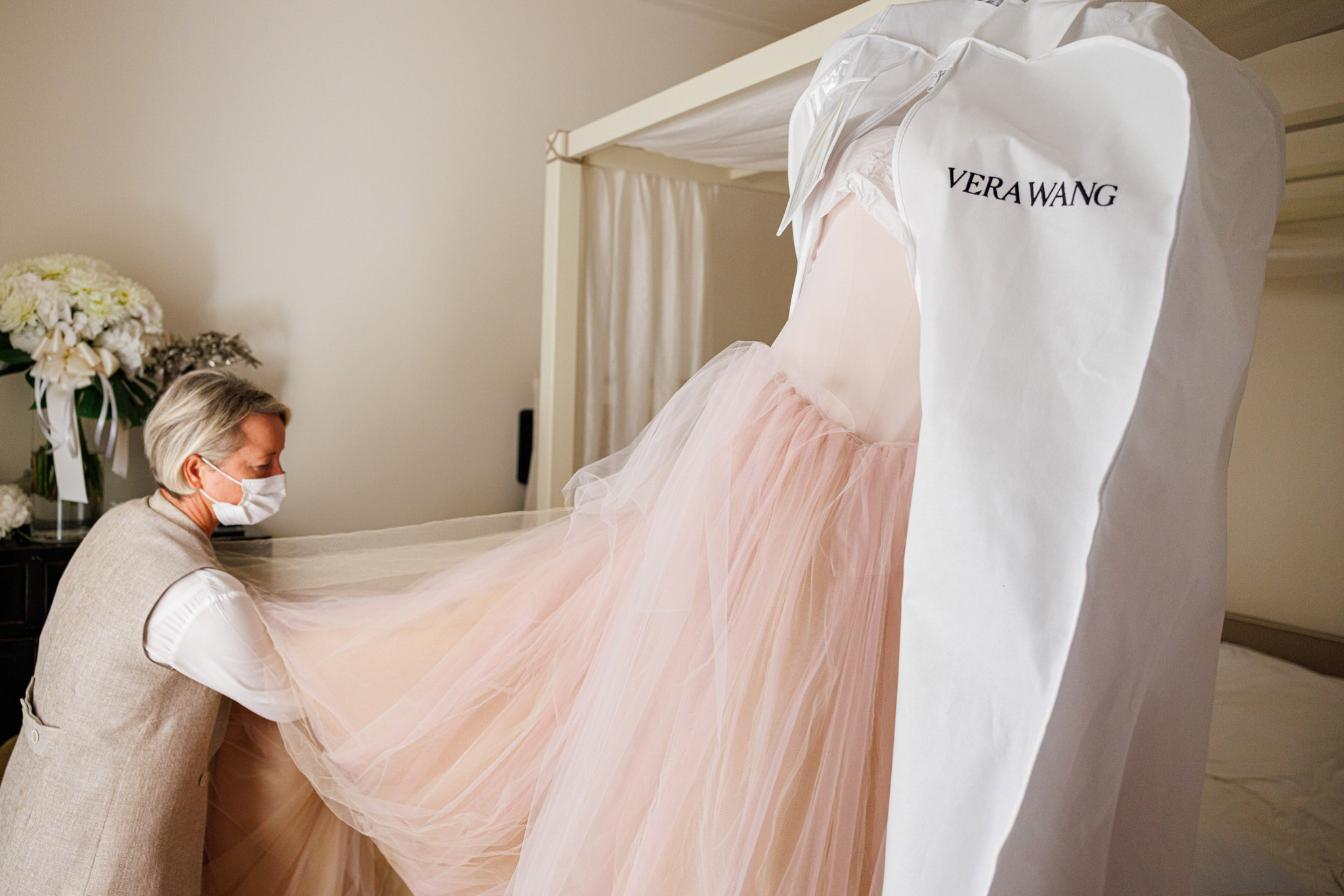 Destination Wedding Tuscany Una sposa durante la preparazione del matrimonio