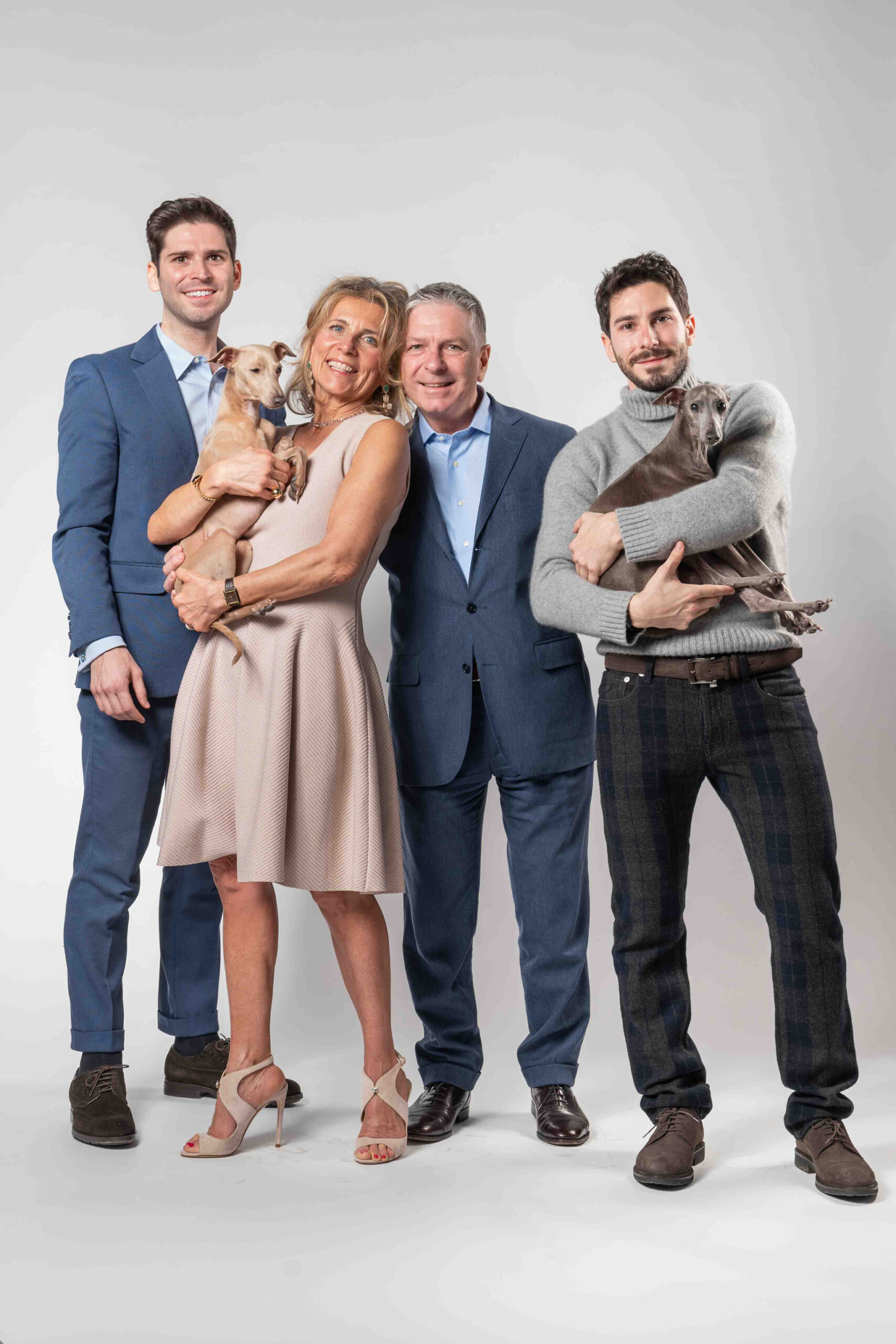 Fotografo Ritratto di Famiglia Baroni Foto ritratto famiglia studio Milano