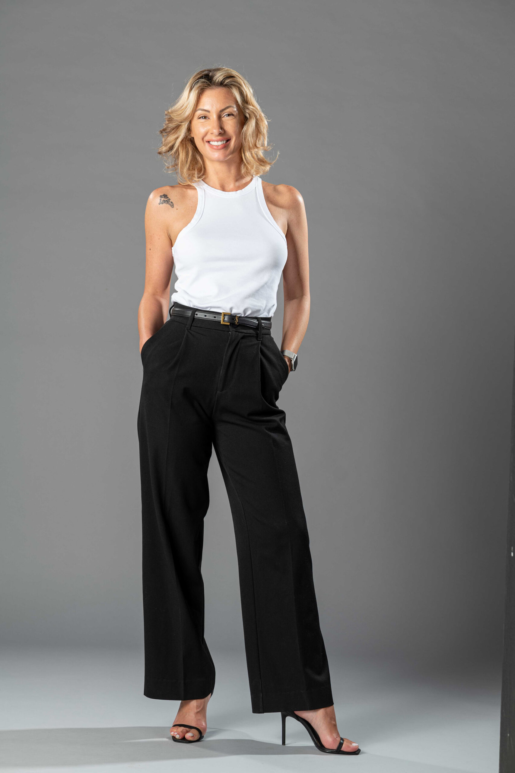Foto ritratto studio moda donna milano