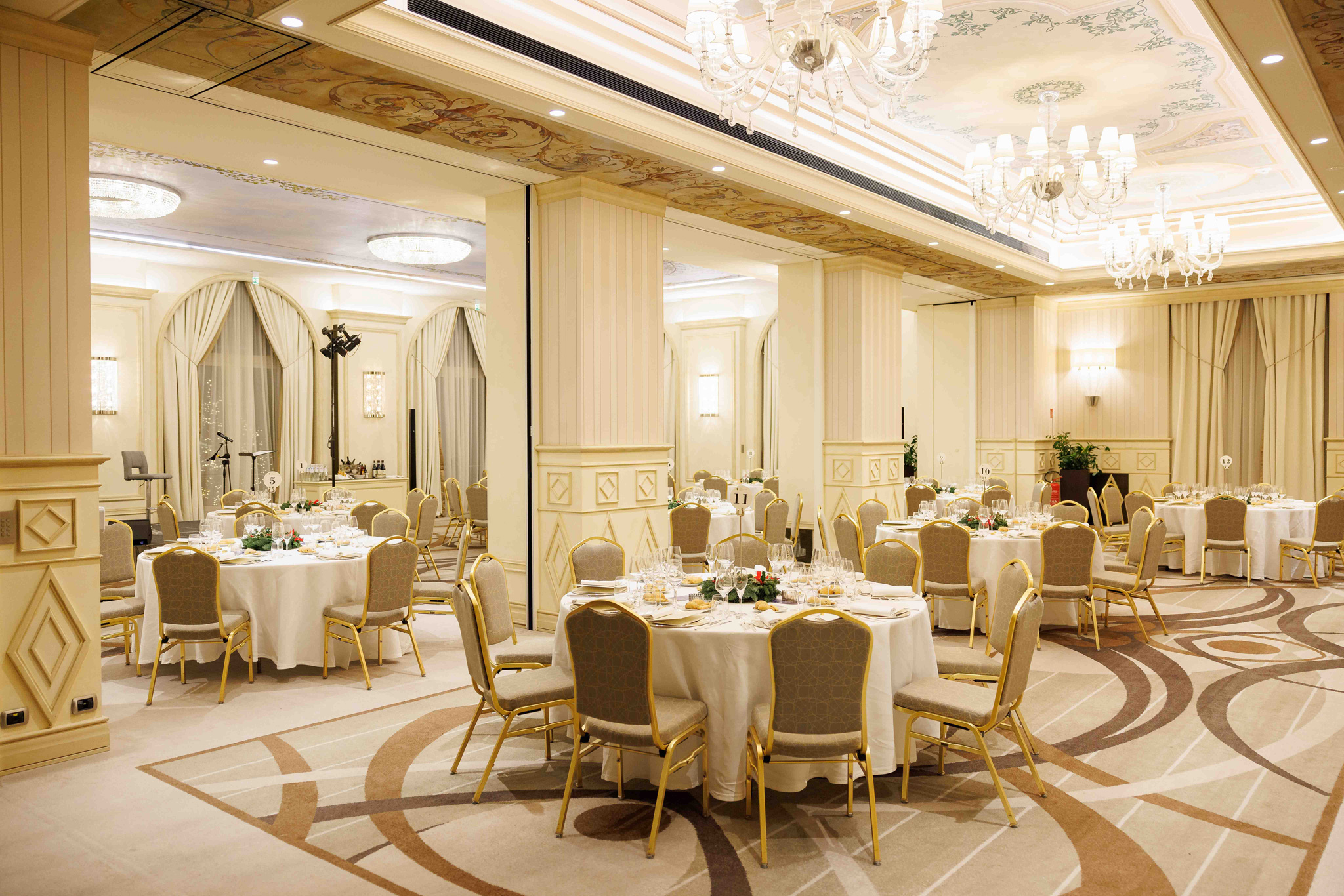 Foto evento business upiveb Panoramica della sala del ricevimento all'hotel principe di savoia a Milano