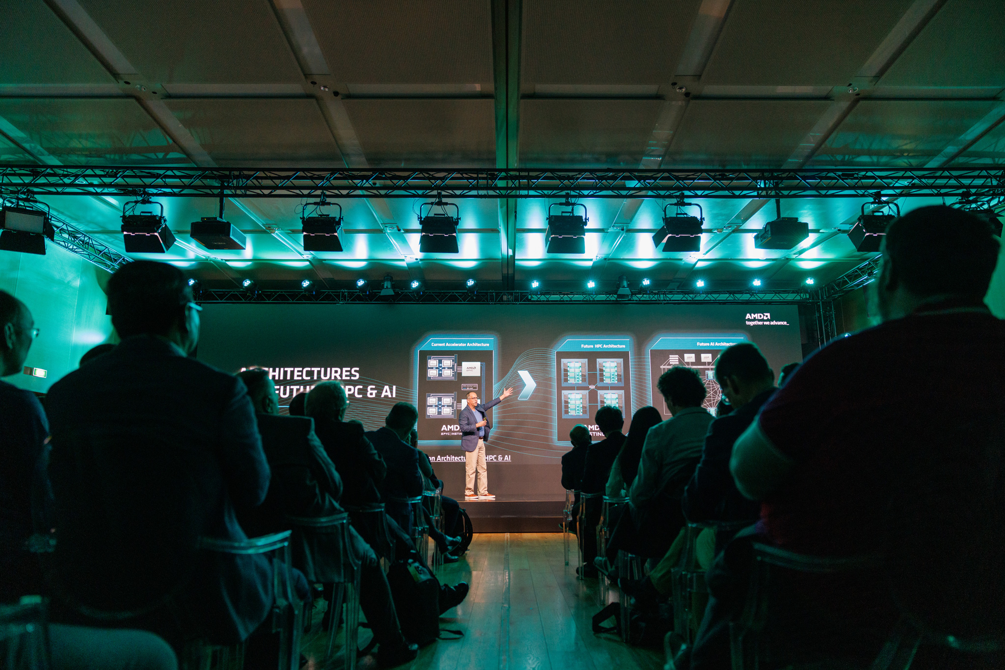 foto degli spettatori all'evento amd