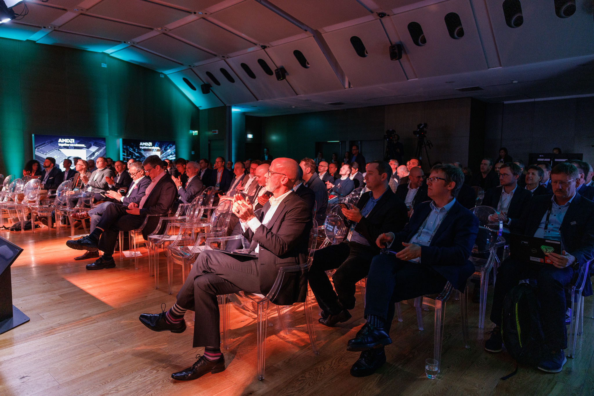 foto degli spettatori all'evento amd