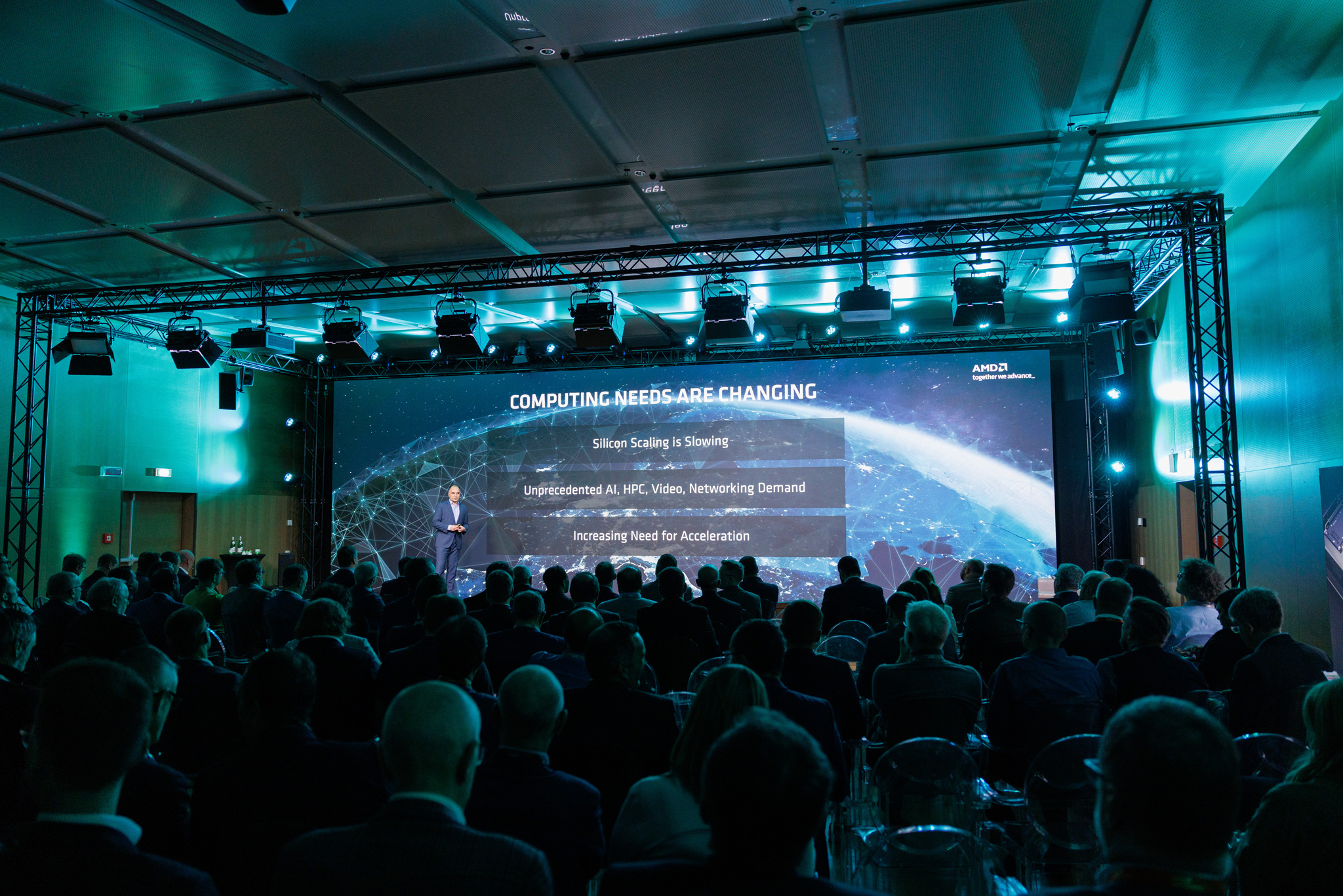 foto degli spettatori all'evento amd