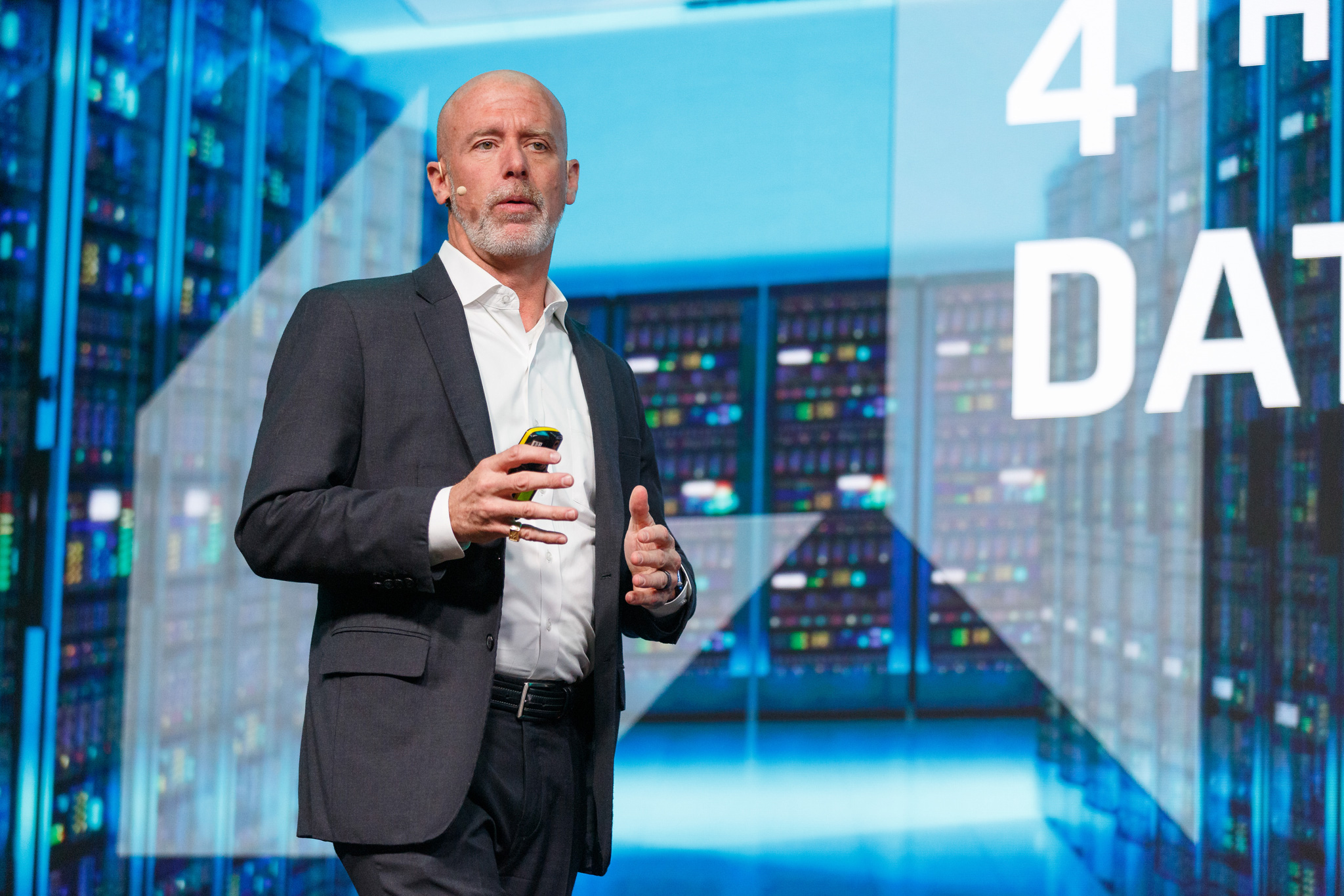 foto di un presentatore dell'evento AMD