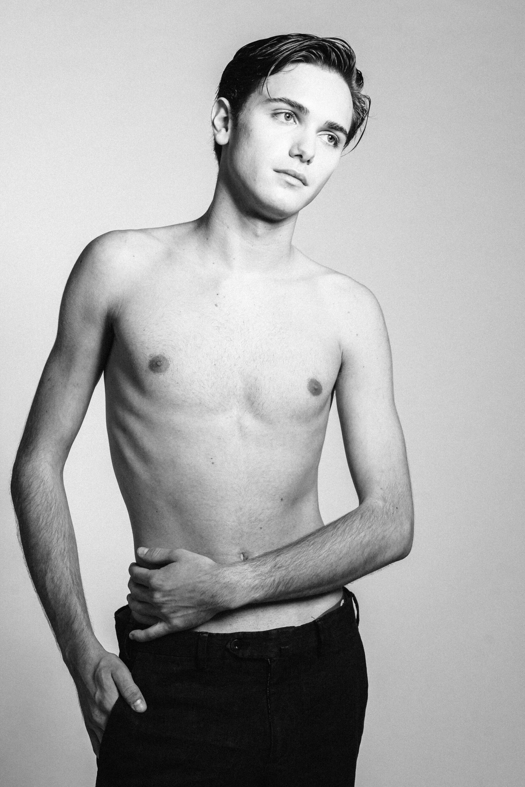 Fotografo-ritratto-profilo-instagram-Milano Book fotografico professionale in studio a Milano