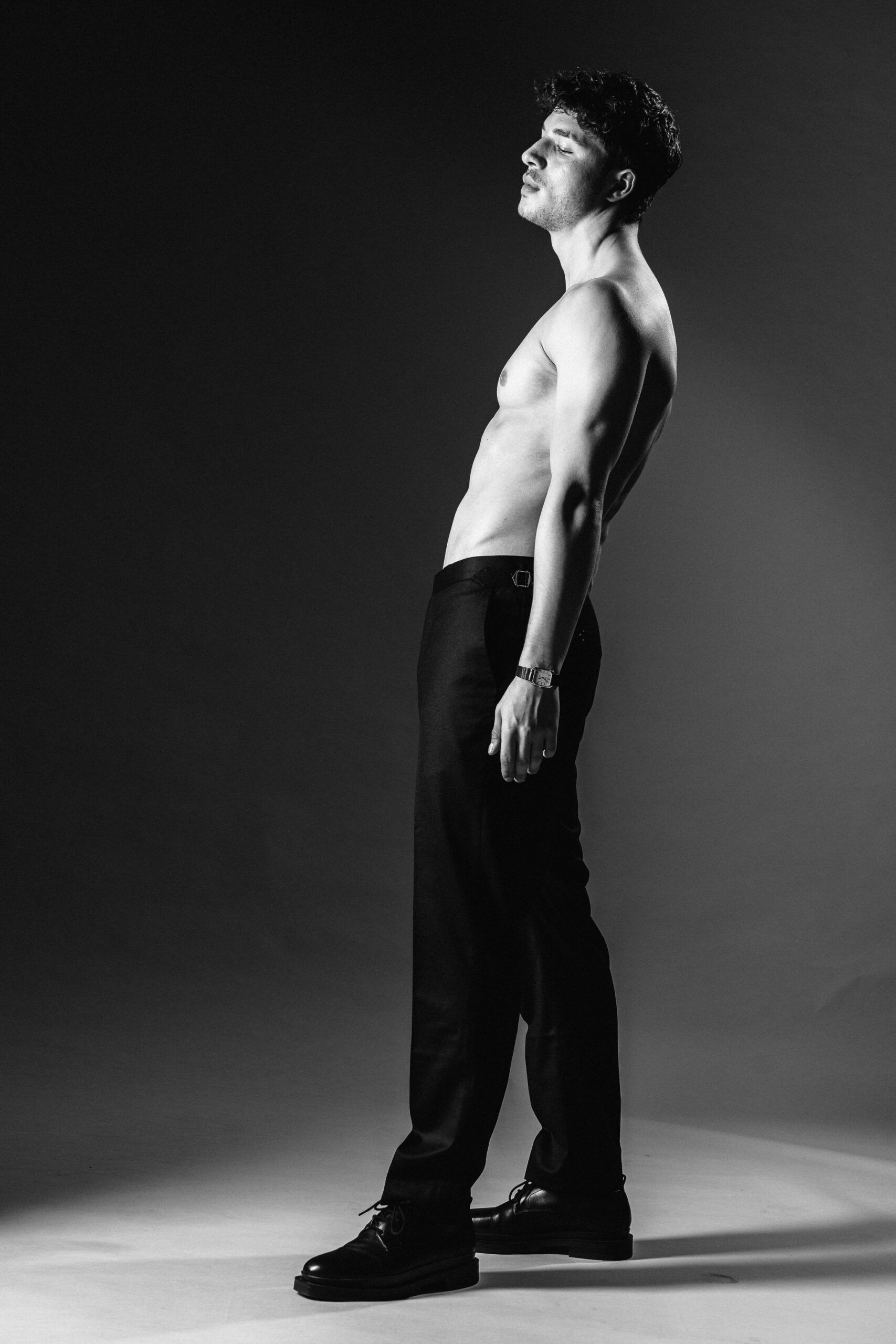 Fotografo-ritratto-profilo-instagram-Milano Book fotografico professionale in studio a Milano