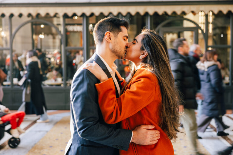 Ritratto fotografico di una proposta di matrimonio a Milano