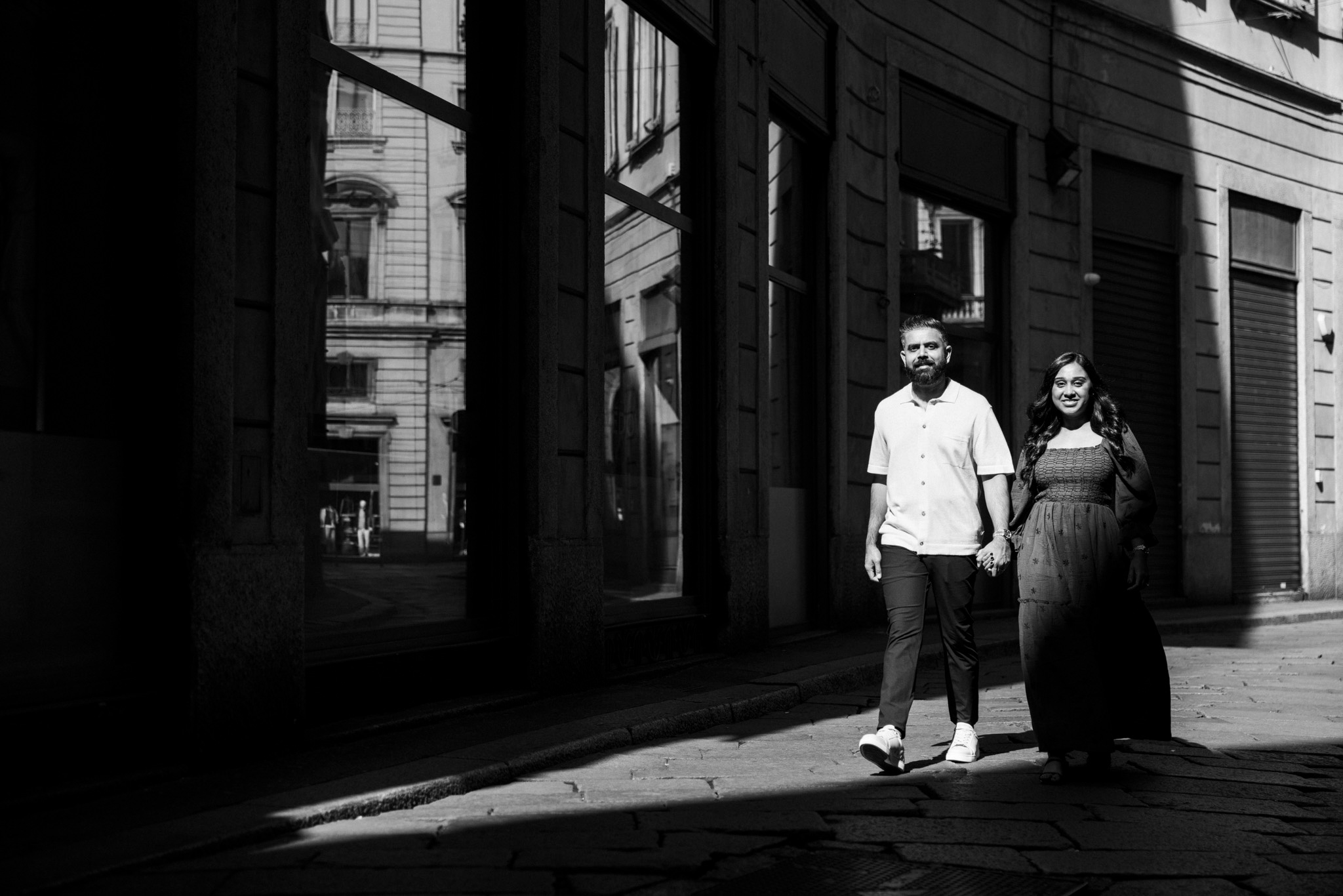 006-fotografo-ritratto-coppia Ritratto fotografico di coppia passeggiando per Milano