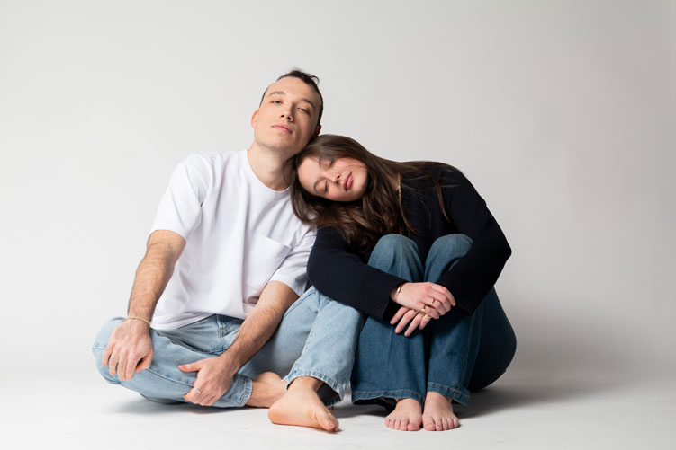 011-Milan-Couple-photoshoot Ritratto di coppia a Milano in studio luce morbida